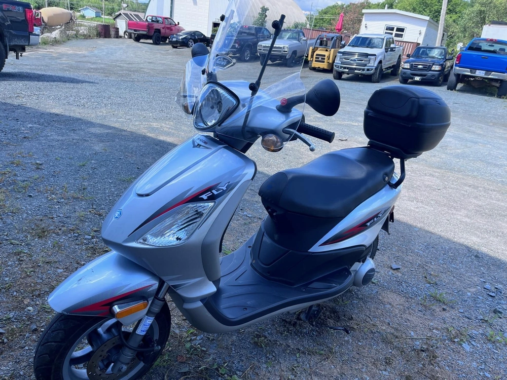 2010 Piaggio 150 Fly alt