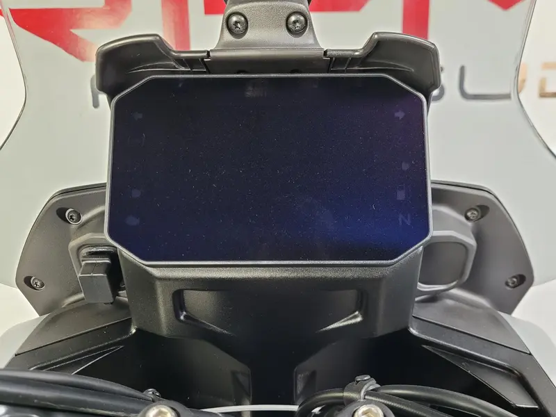 2025 Moto Guzzi V85 STRADA
