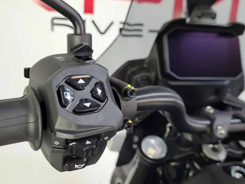 2025 Moto Guzzi V85 STRADA