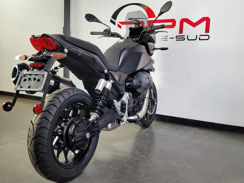 2025 Moto Guzzi V85 STRADA