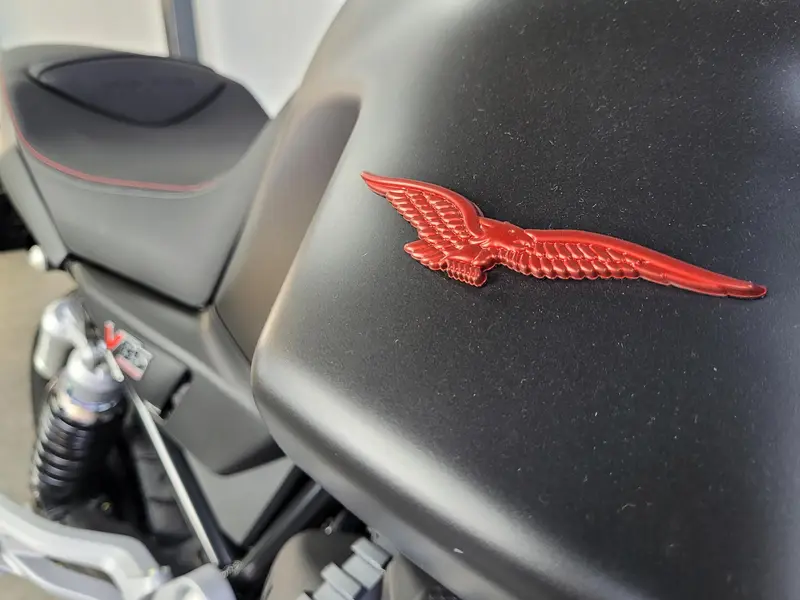 2025 Moto Guzzi V85 STRADA