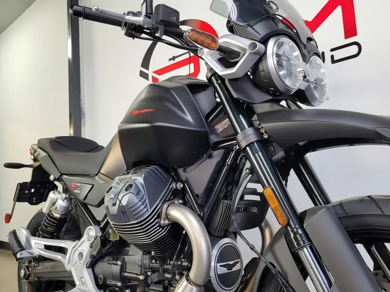 2025 Moto Guzzi V85 STRADA