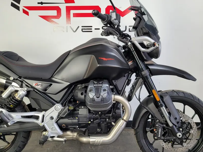 2025 Moto Guzzi V85 STRADA
