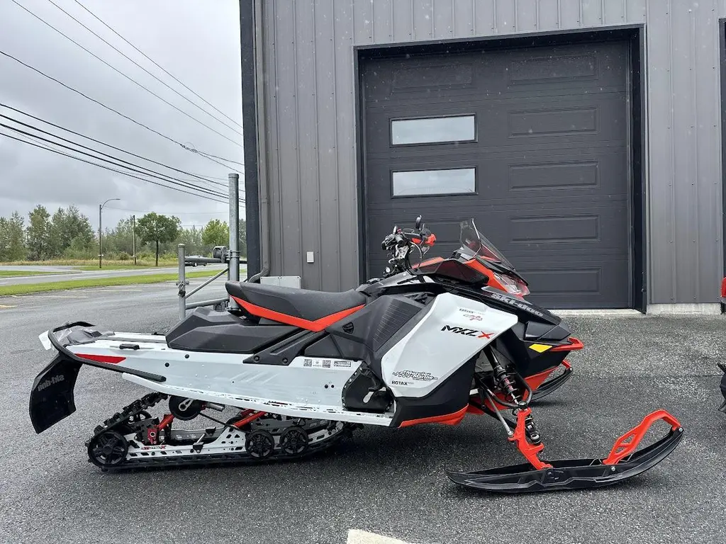 Ski-Doo MXZ X 850  2022