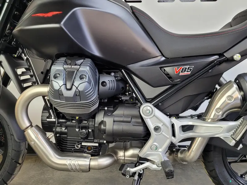 2025 Moto Guzzi V85 STRADA