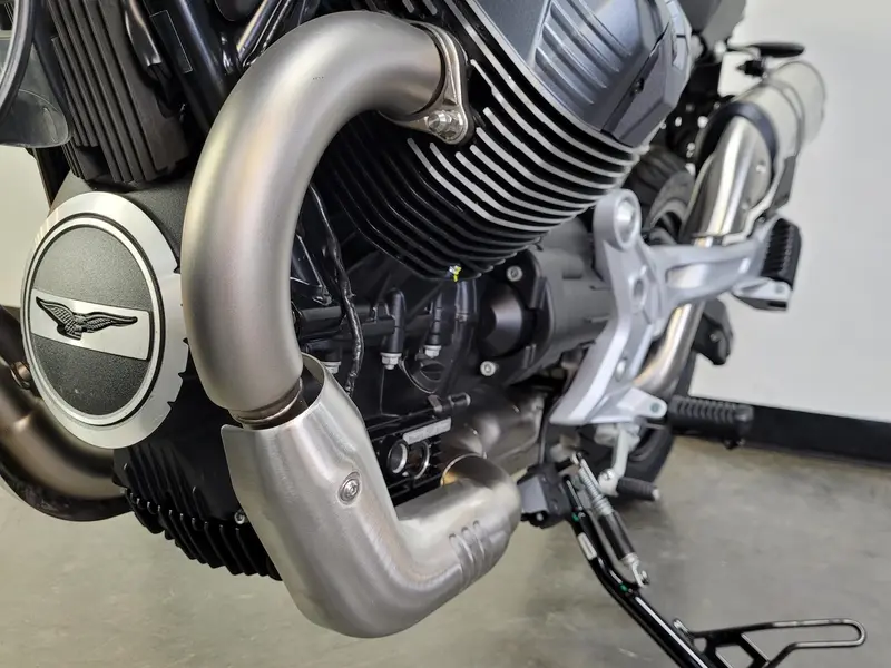 2025 Moto Guzzi V85 STRADA