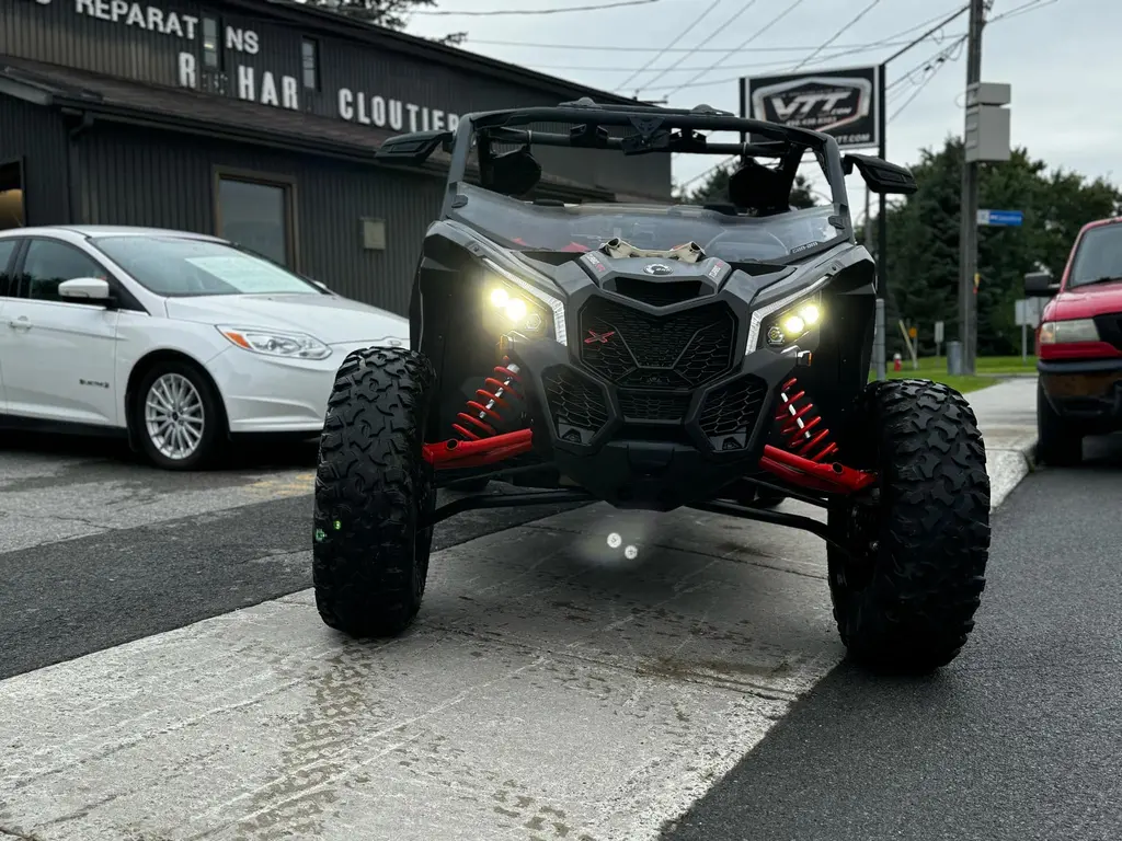 2022 Can-Am MAVERICK X3 XDS RR