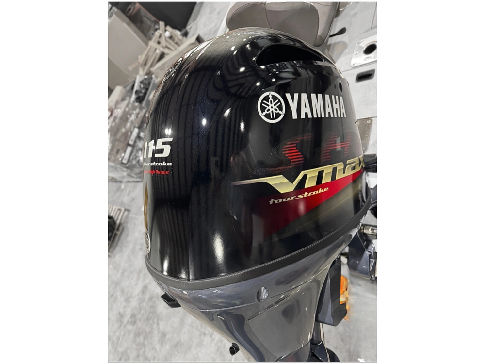2023 Smoker-craft Ultima 172 alt