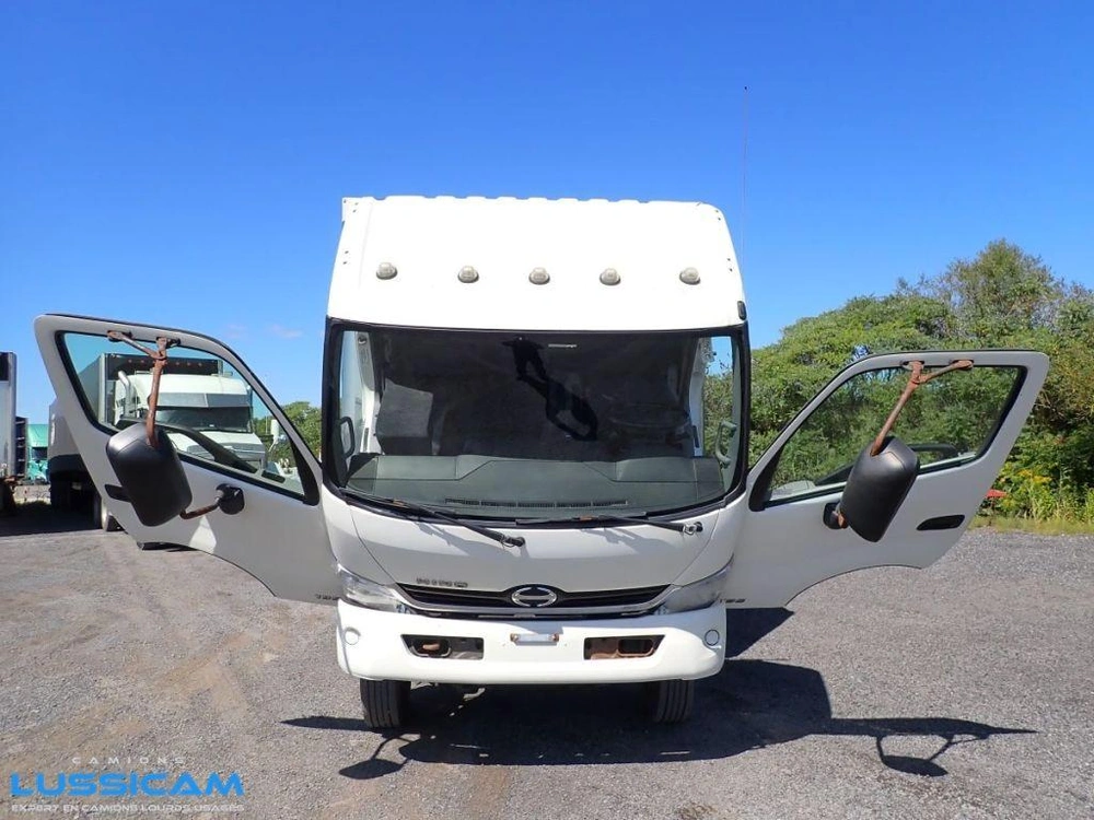 Hino 195 2017