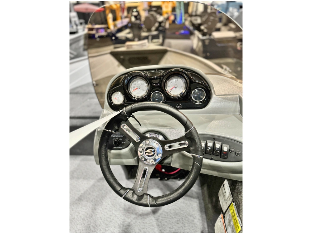 2024 Smoker-craft Pro Angler 161 alt