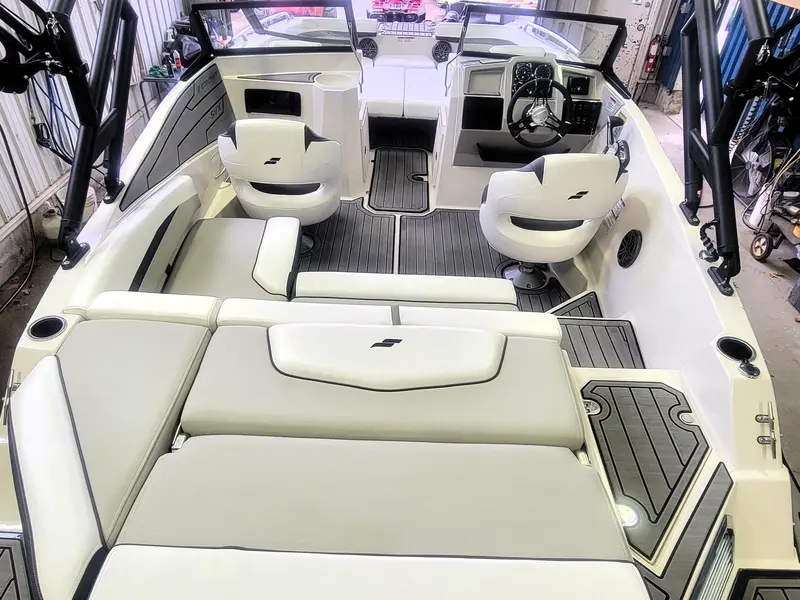 2023 Starcraft SVX 210 IO