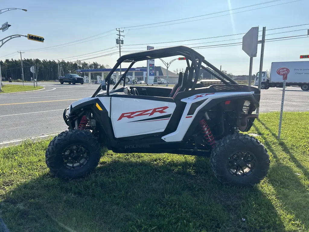 2024 Polaris RZR XP 1000 ECLAIR BLANC Z24NEE99A2