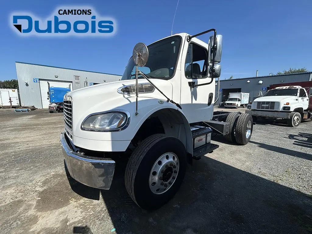 2017 Freightliner M2-106