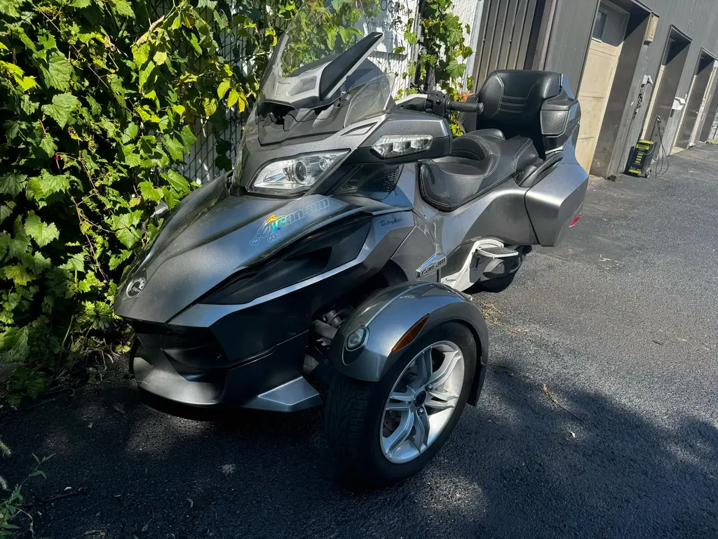 2011 Can-Am SPYDER RT