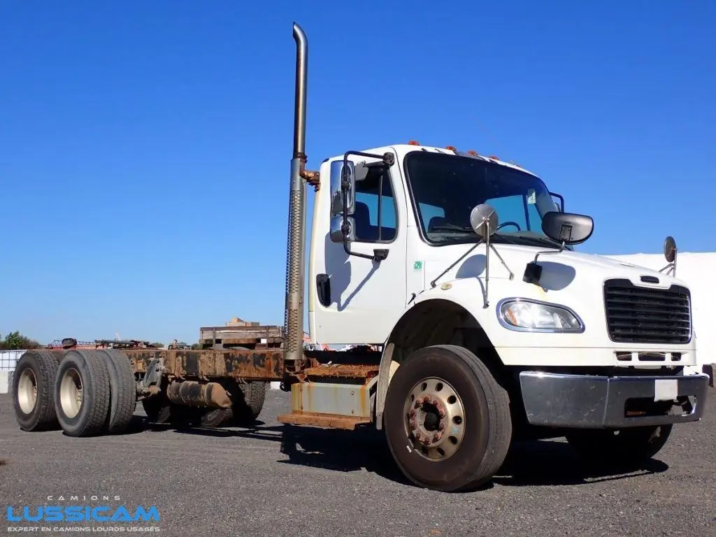 2013 Freightliner M2106 