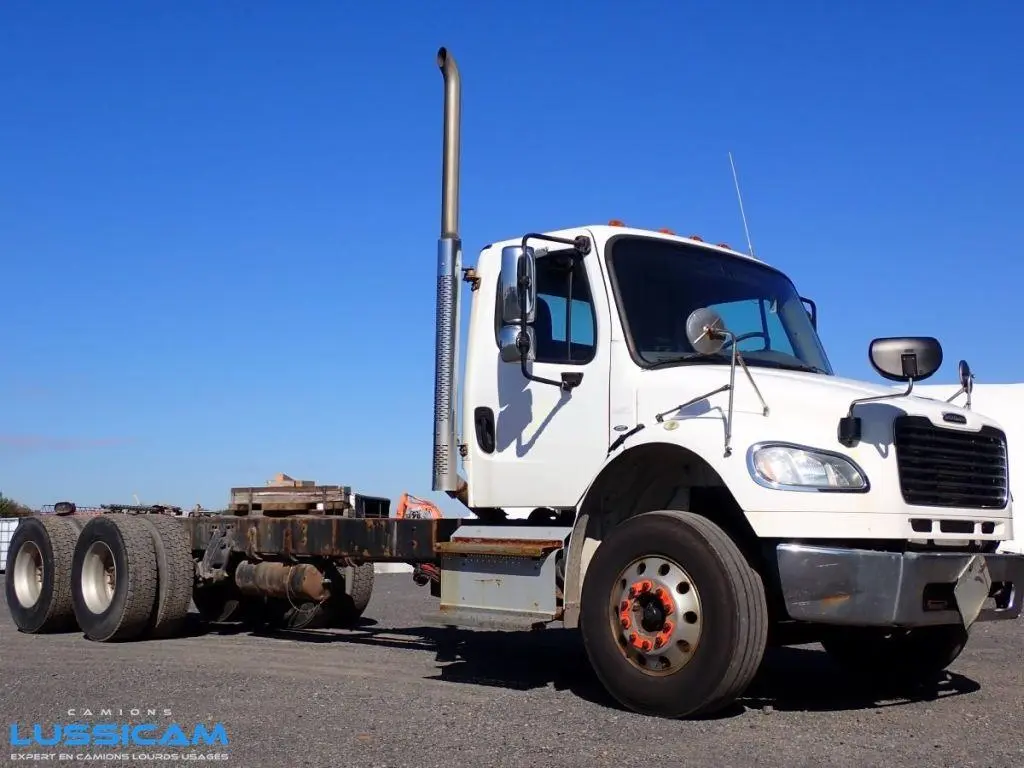 2014 Freightliner M2106