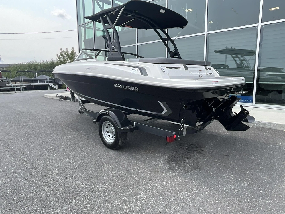 Bayliner Vr4 2024 alt