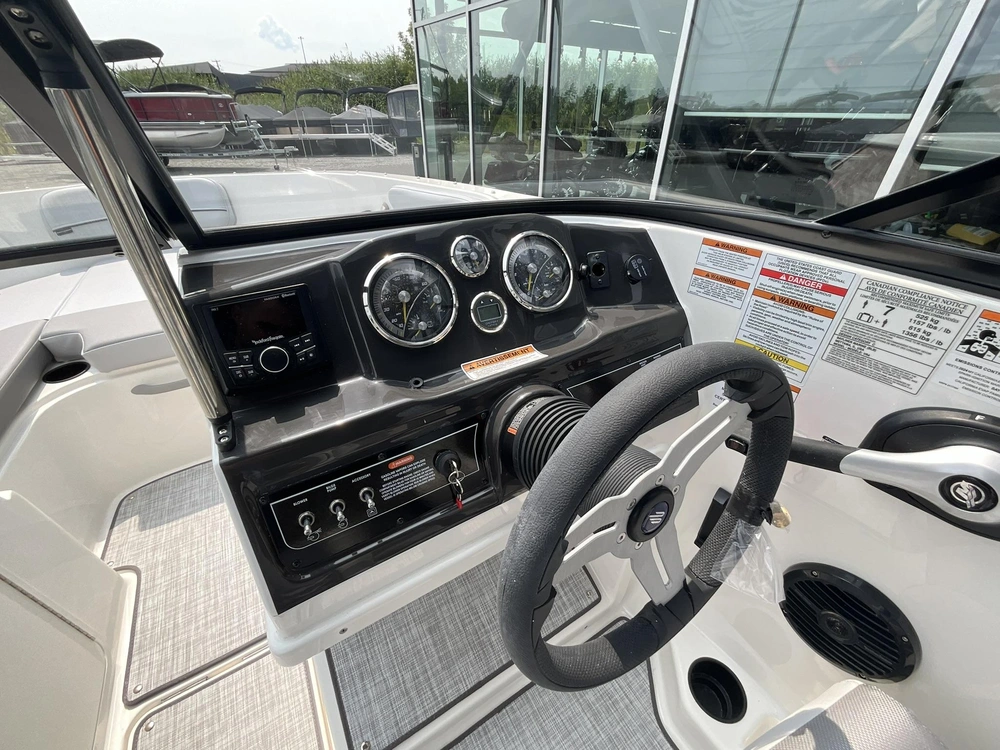Bayliner Vr4 2024 alt