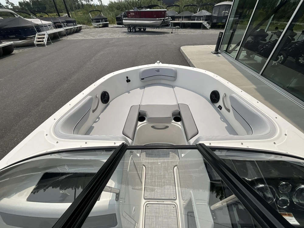 Bayliner Vr4 2024 alt