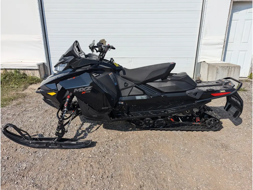 2023 Ski-Doo MXZ® X-RS® Rotax® 600R E-TEC Ice R 7.2_Black