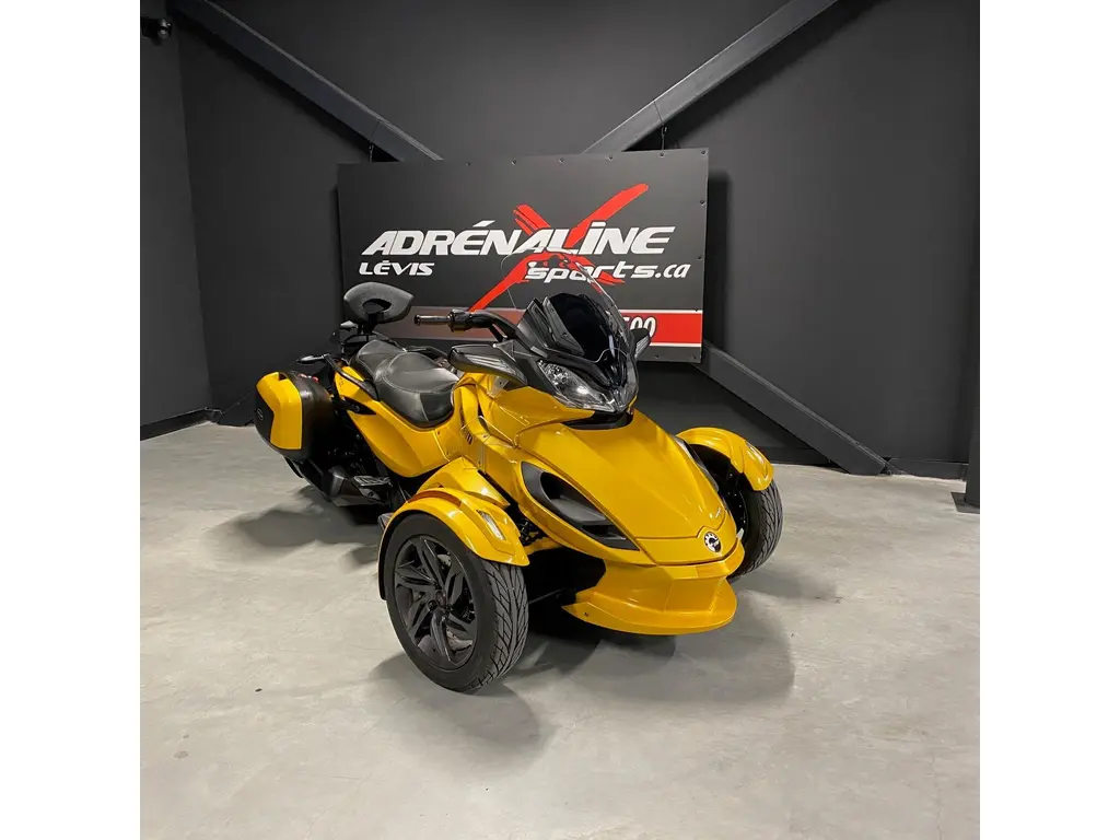 2013 Can-Am ST-S SE5