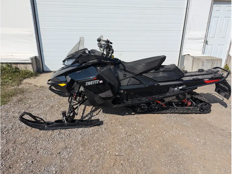 2021 Ski-Doo Renegade® X Rotax® 850 E-TEC® Adj. Kit Ripsaw 1.25 Black