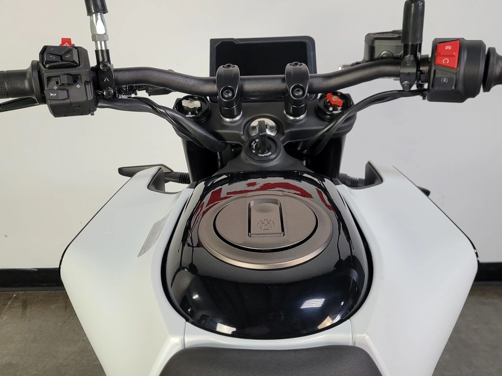 Husqvarna Vitpilen 401 *0.99%/60 Mois💳 2024 alt