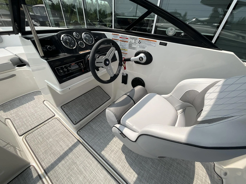 Bayliner Vr4 2024 alt