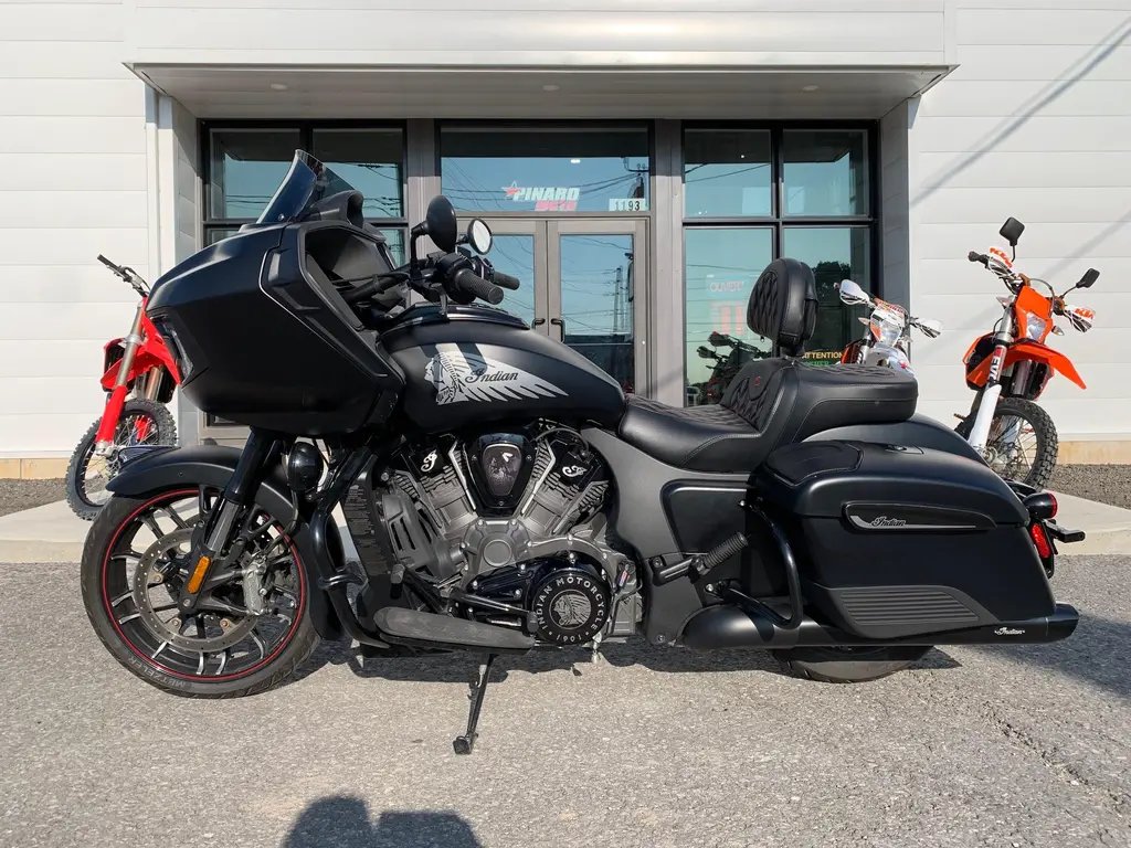 2020 Indian Motorcycle CHALLENGER DARK HORSE 