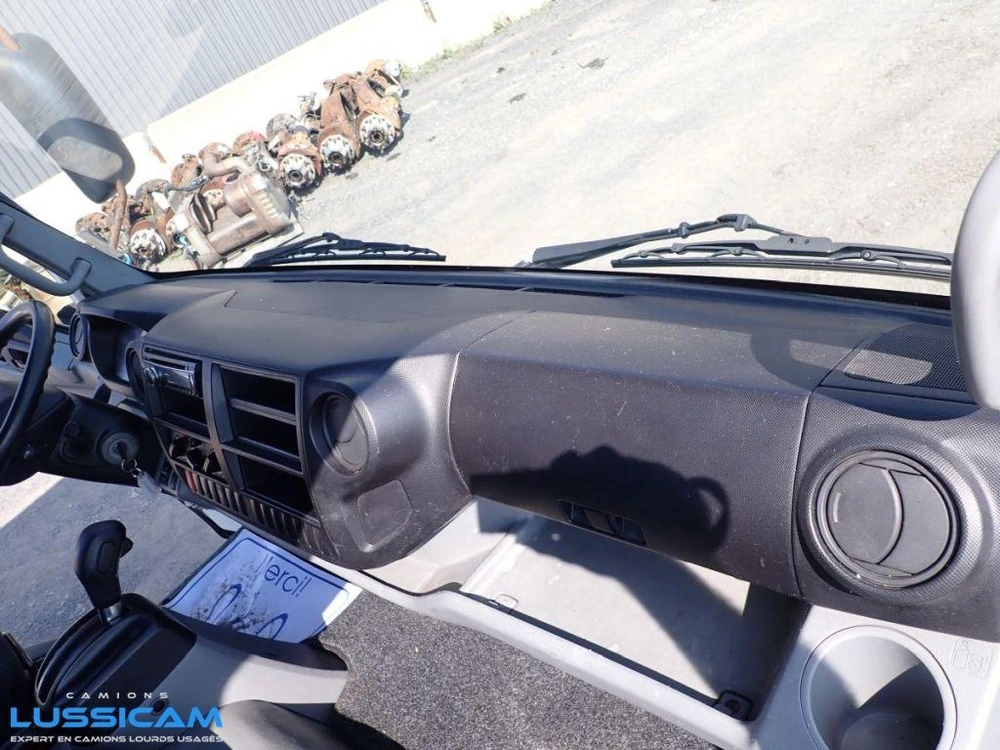 Hino 195 2016