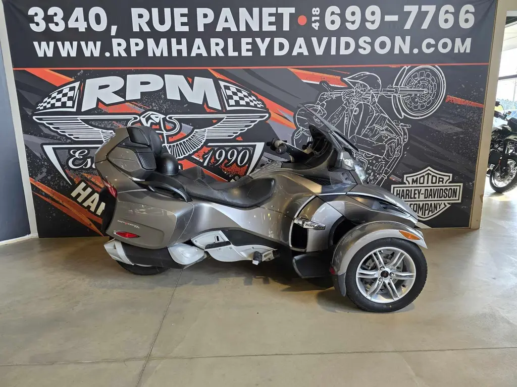 2011 Can-Am spyder rt -m