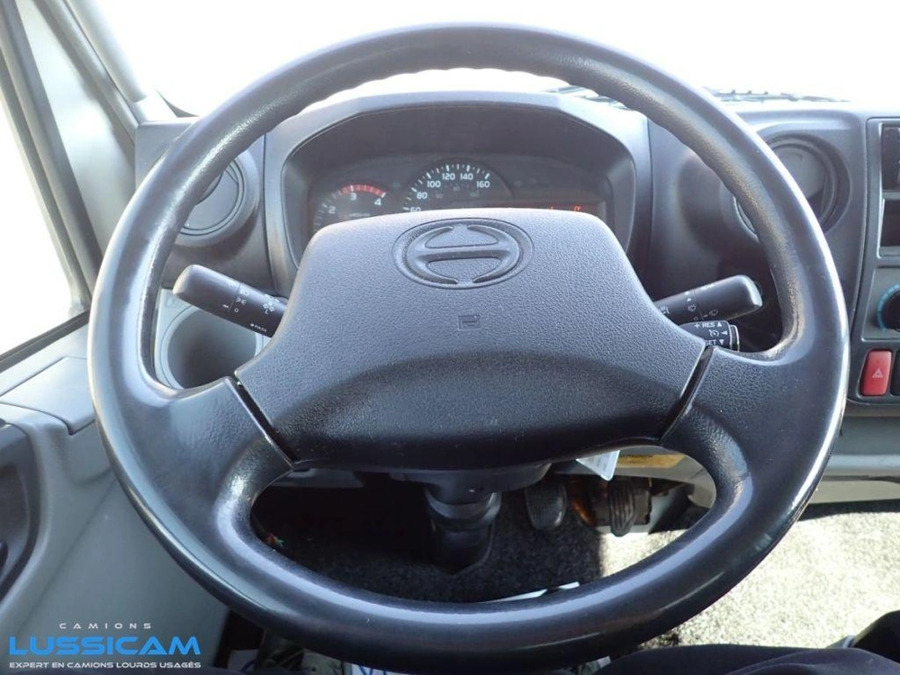 Hino 195 2016