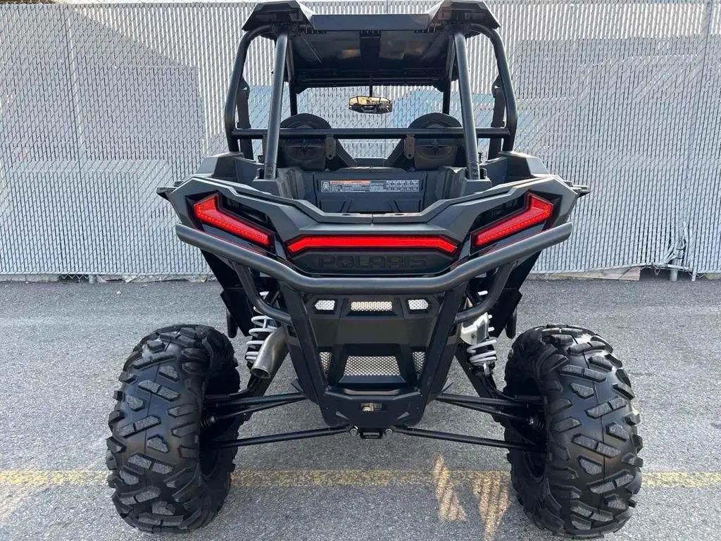 Polaris RZR XP1000 PREMIUM  ( prix special tout inclus ! ) 2023