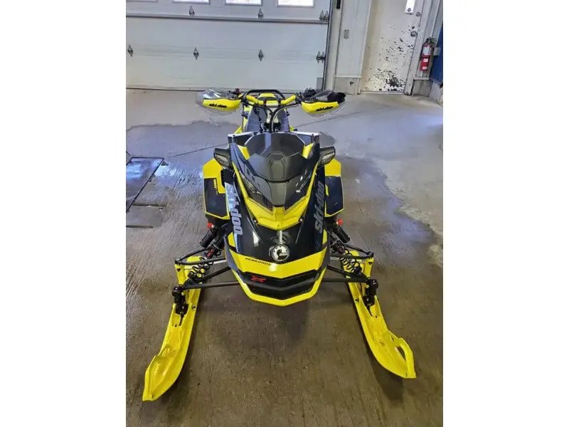 2021 Ski-Doo RENEGADE XRS 850 E-TEC