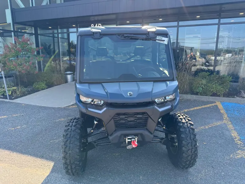 2025 Can-Am DEFENDER LIMITED CAB HD10