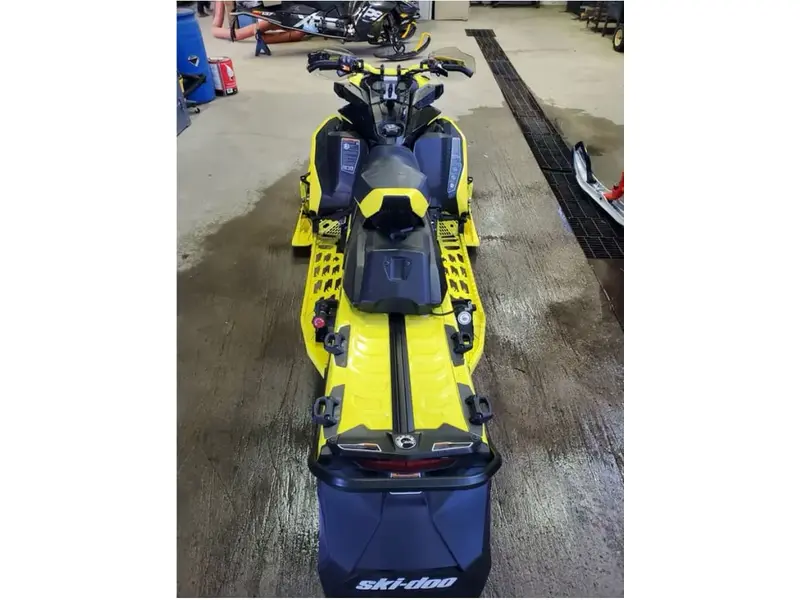 2021 Ski-Doo RENEGADE XRS 850 E-TEC