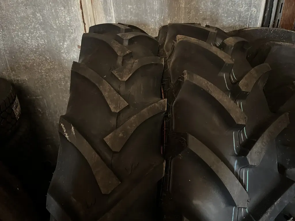 INCONNU 320/85R32 2021