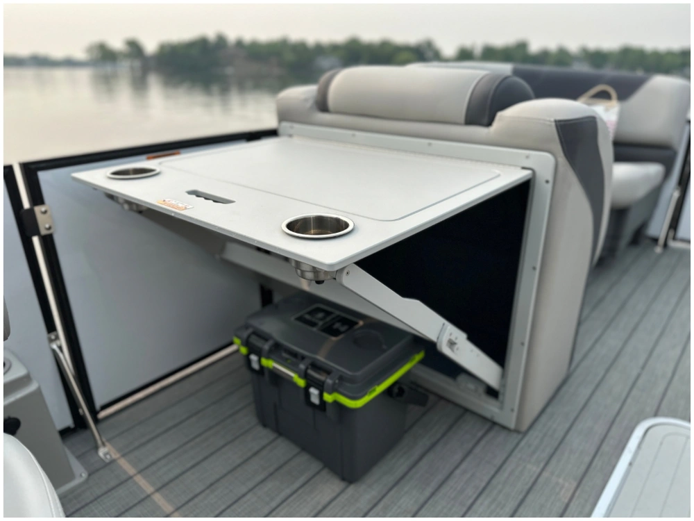 2025 Sylvan L3 Clz Dh + $2500 Watersports Package Included!! No Luxury Tax* alt
