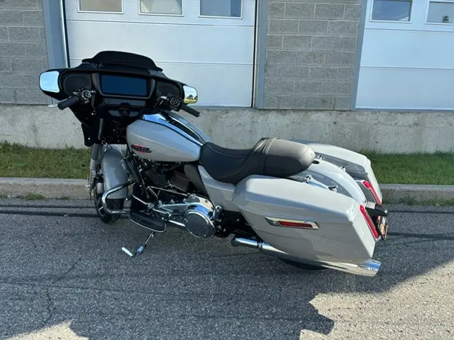 Harley-Davidson FLHX STREET GLIDEFLHX 2024