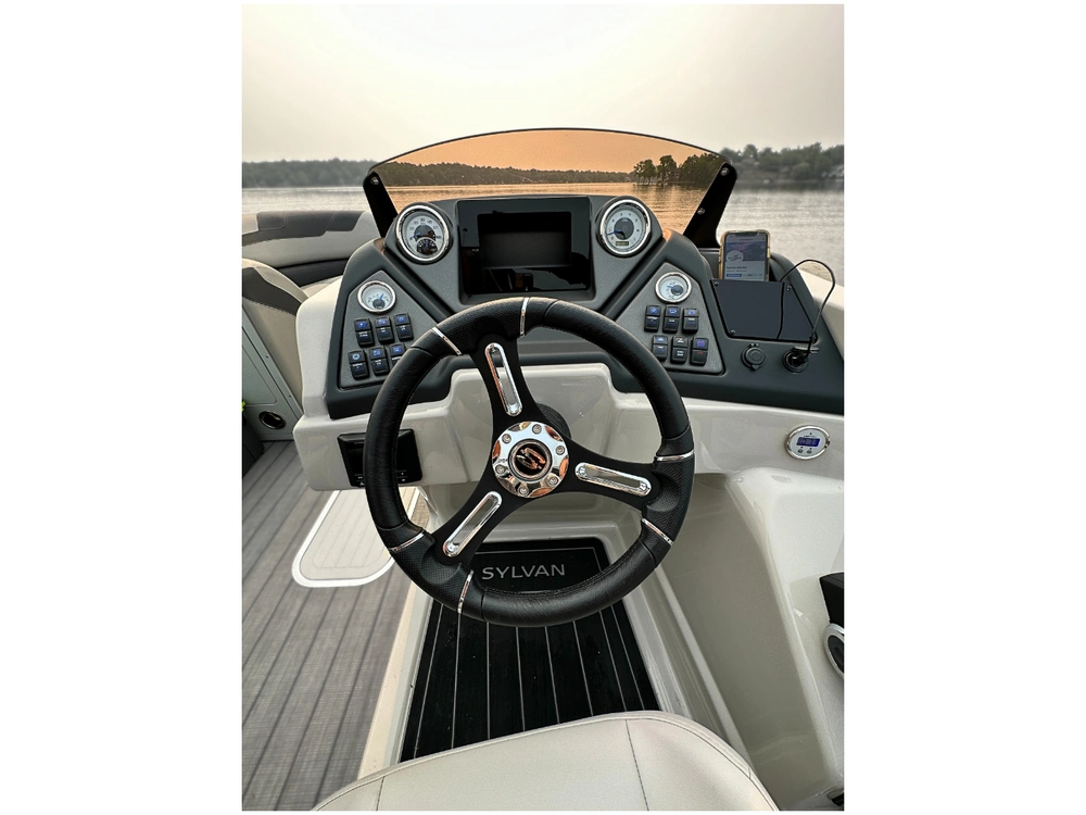 2025 Sylvan L3 Clz Dh + $2500 Watersports Package Included!! No Luxury Tax* alt