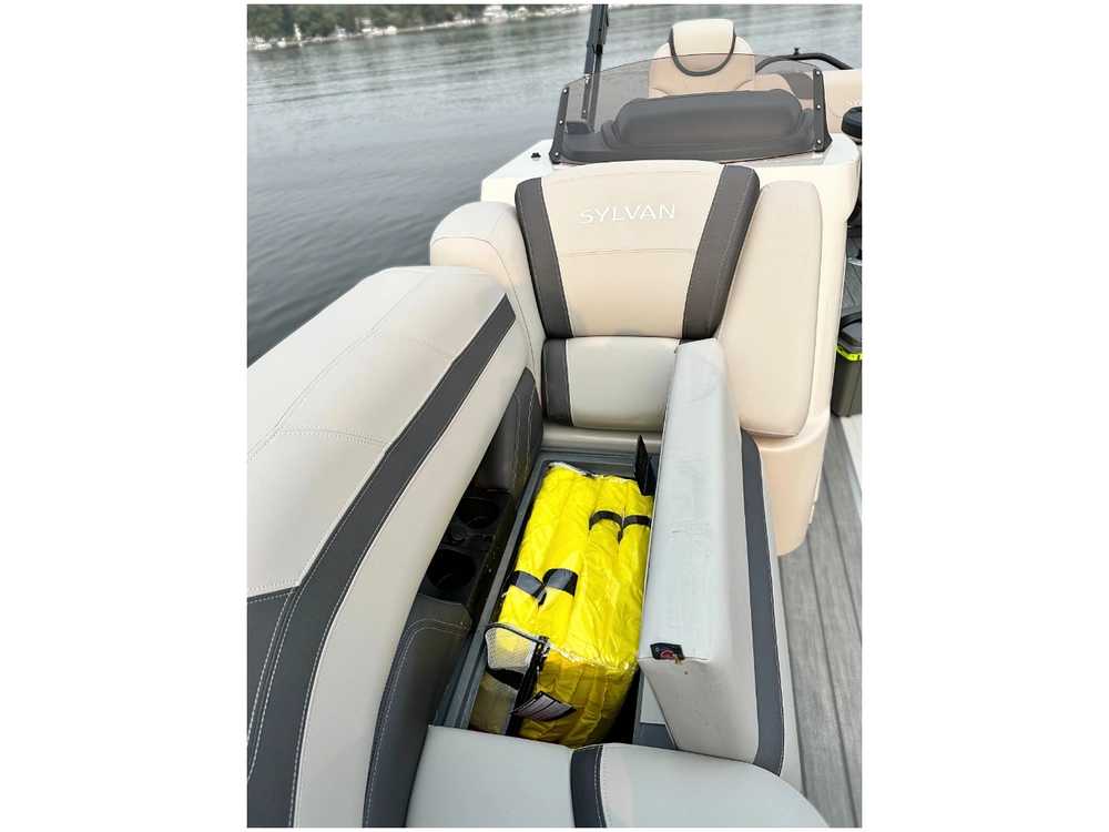 2025 Sylvan L3 Clz Dh + $2500 Watersports Package Included!! No Luxury Tax* alt