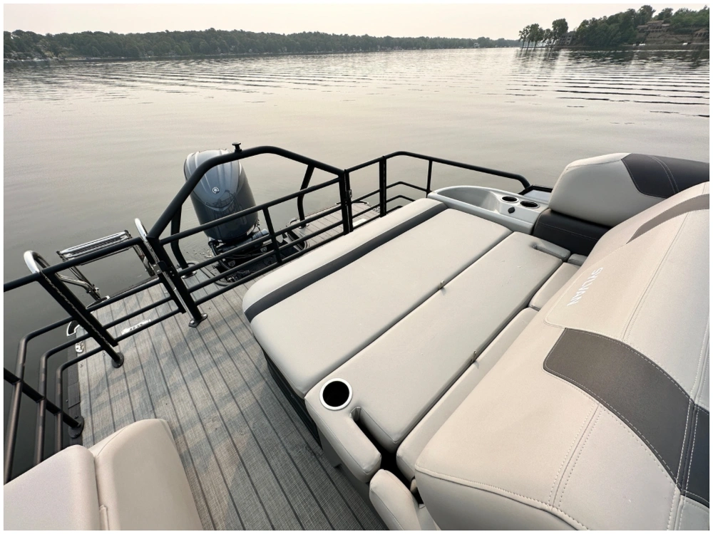 2025 Sylvan L3 Clz Dh + $2500 Watersports Package Included!! No Luxury Tax* alt