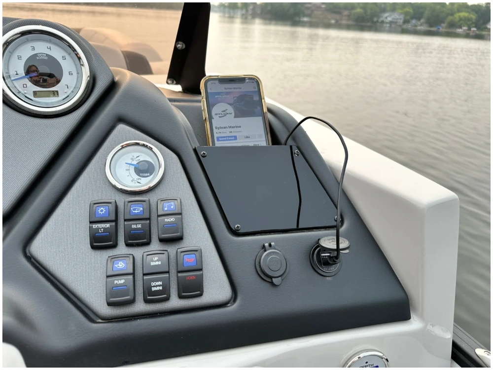 2025 Sylvan L3 Clz Dh + $2500 Watersports Package Included!! No Luxury Tax* alt