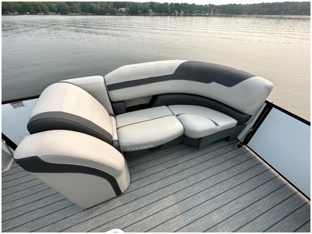 2025 Sylvan L3 Clz Dh + $2500 Watersports Package Included!! No Luxury Tax* alt
