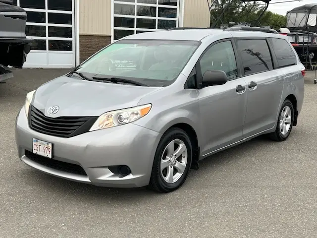 2015 Toyota SIENNA LE