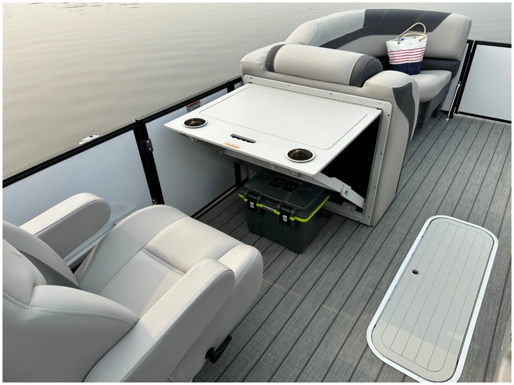 2025 Sylvan L3 Clz Dh + $2500 Watersports Package Included!! No Luxury Tax* alt