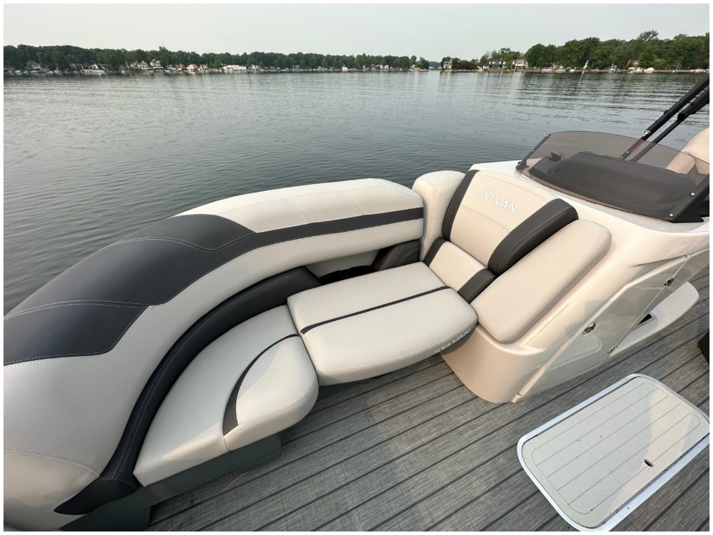 2025 Sylvan L3 Clz Dh + $2500 Watersports Package Included!! No Luxury Tax* alt