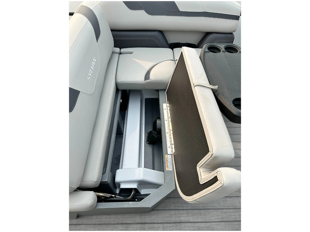 2025 Sylvan L3 Clz Dh + $2500 Watersports Package Included!! No Luxury Tax* alt