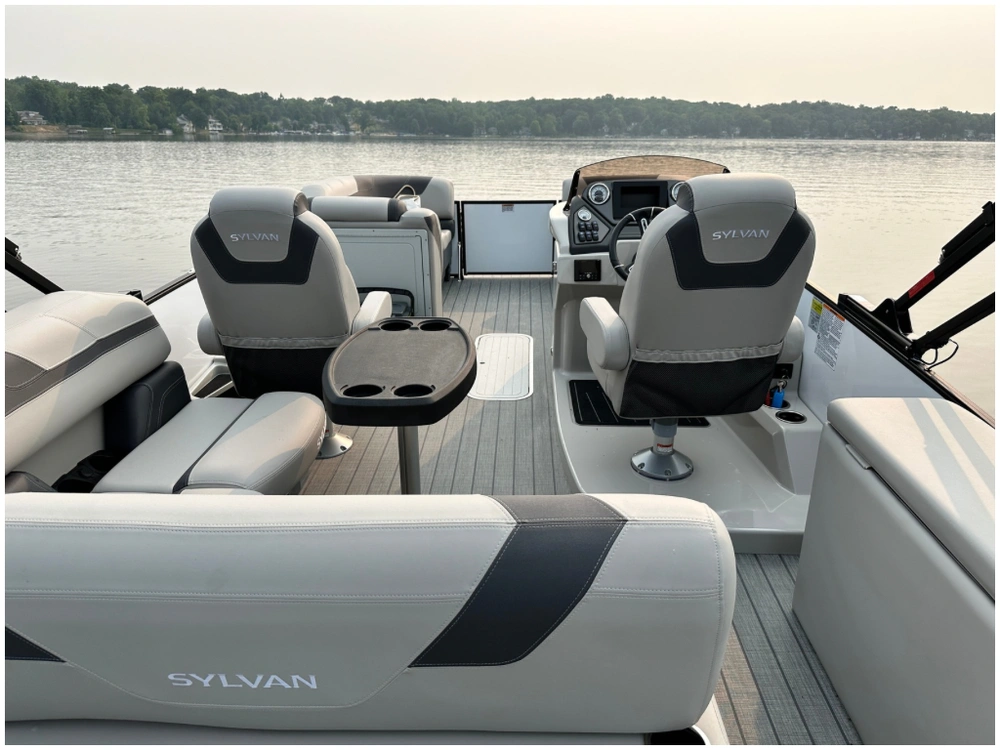 2025 Sylvan L3 Clz Dh + $2500 Watersports Package Included!! No Luxury Tax* alt