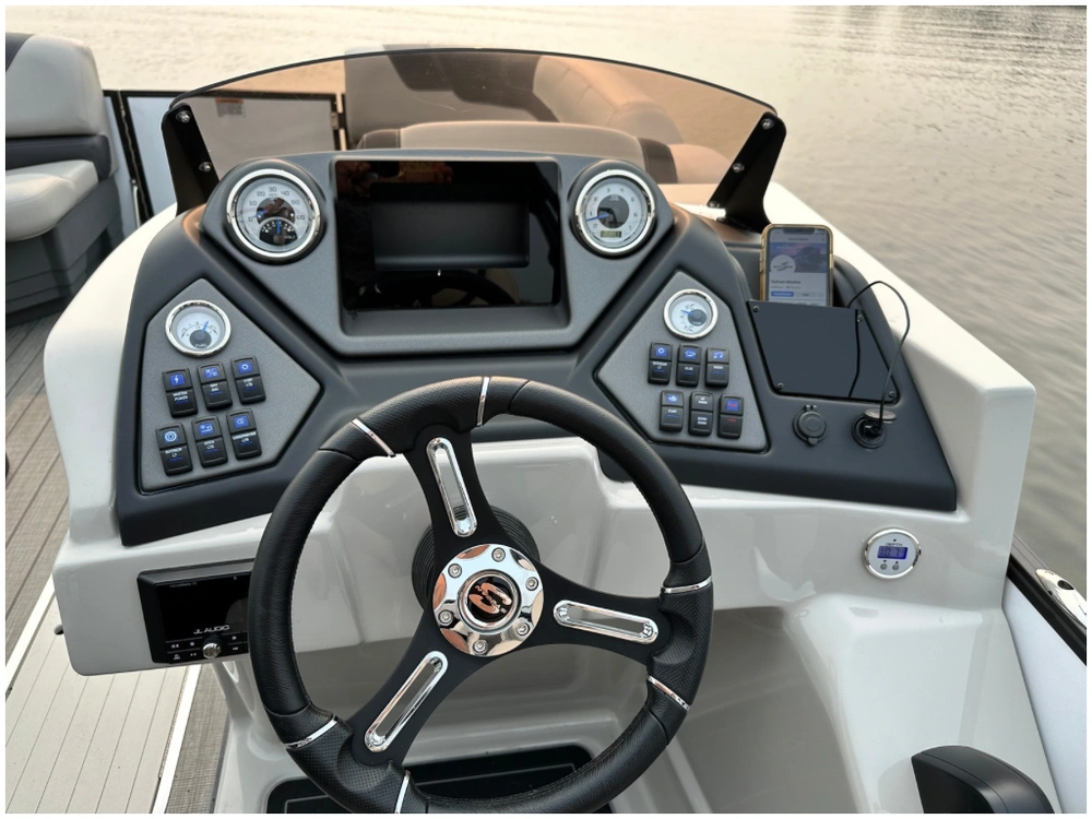 2025 Sylvan L3 Clz Dh + $2500 Watersports Package Included!! No Luxury Tax* alt